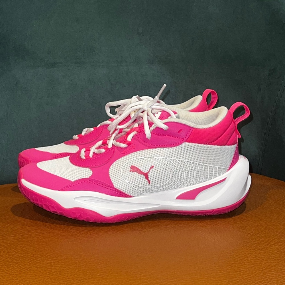 Women’s Playmaker Pro Basketball Shoes pink & white size 5.5 NWOT no box